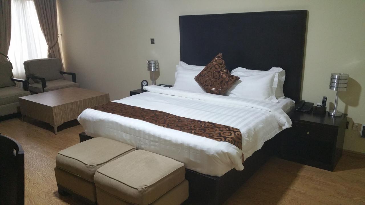 H210 Hotel Aliayabiagba Buitenkant foto